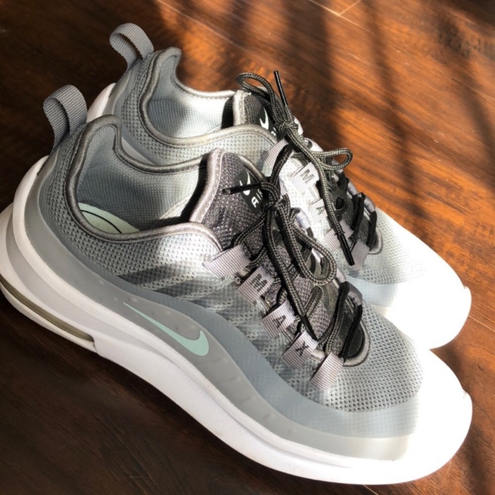 Women’s Nike Air Max -Axis